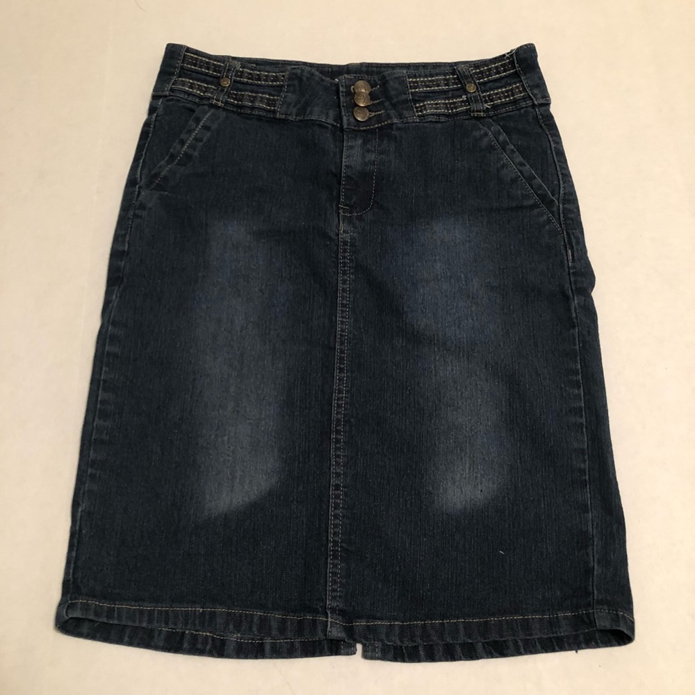 Cute, dark denim, Jean skirt